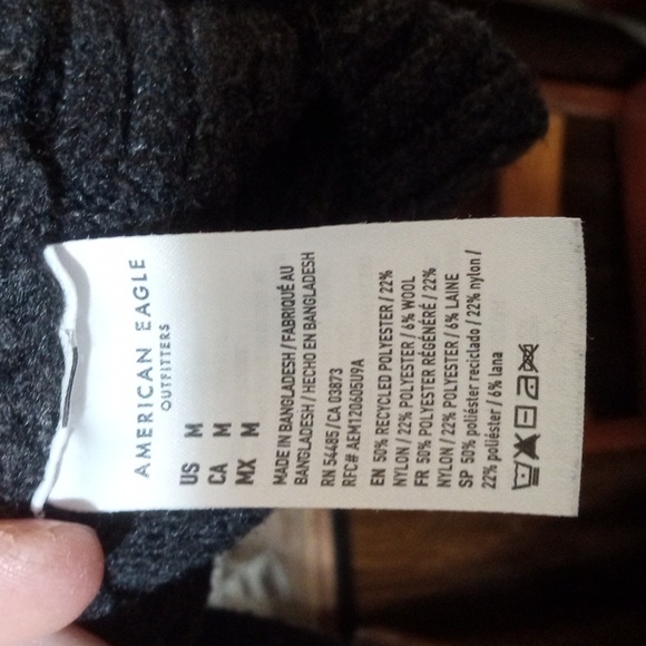 Grey Size M American Eagle Hooded pullover sweater front pocket and snowflakes - Picture 12 of 13